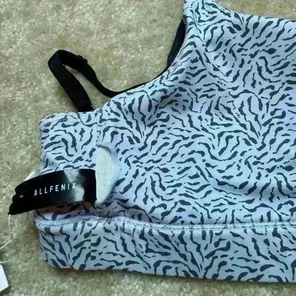 Allfenix Blue Powder Cheetah Sports Bra NWT Size Small - Picture 9 of 10